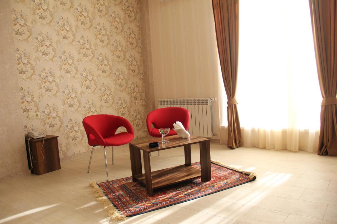 Moon Light Hotel Tbilissi Extérieur photo